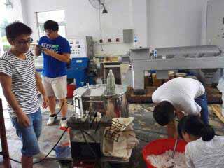 離心機的特別之處|離心式污泥脫水機|離心機